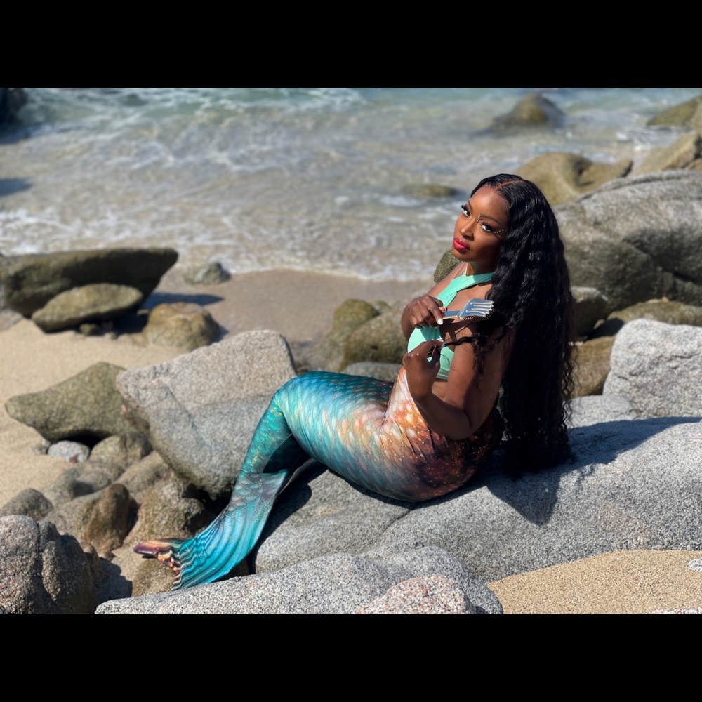 Mermaid Tail Fin size large 8/10 with mono-fin (actual pictures)